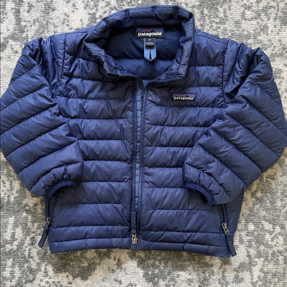 Patagonia Navy down sweater Puff Jacket 3t retail $115